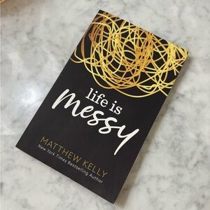Life is Messy Book by Matthew Kelly